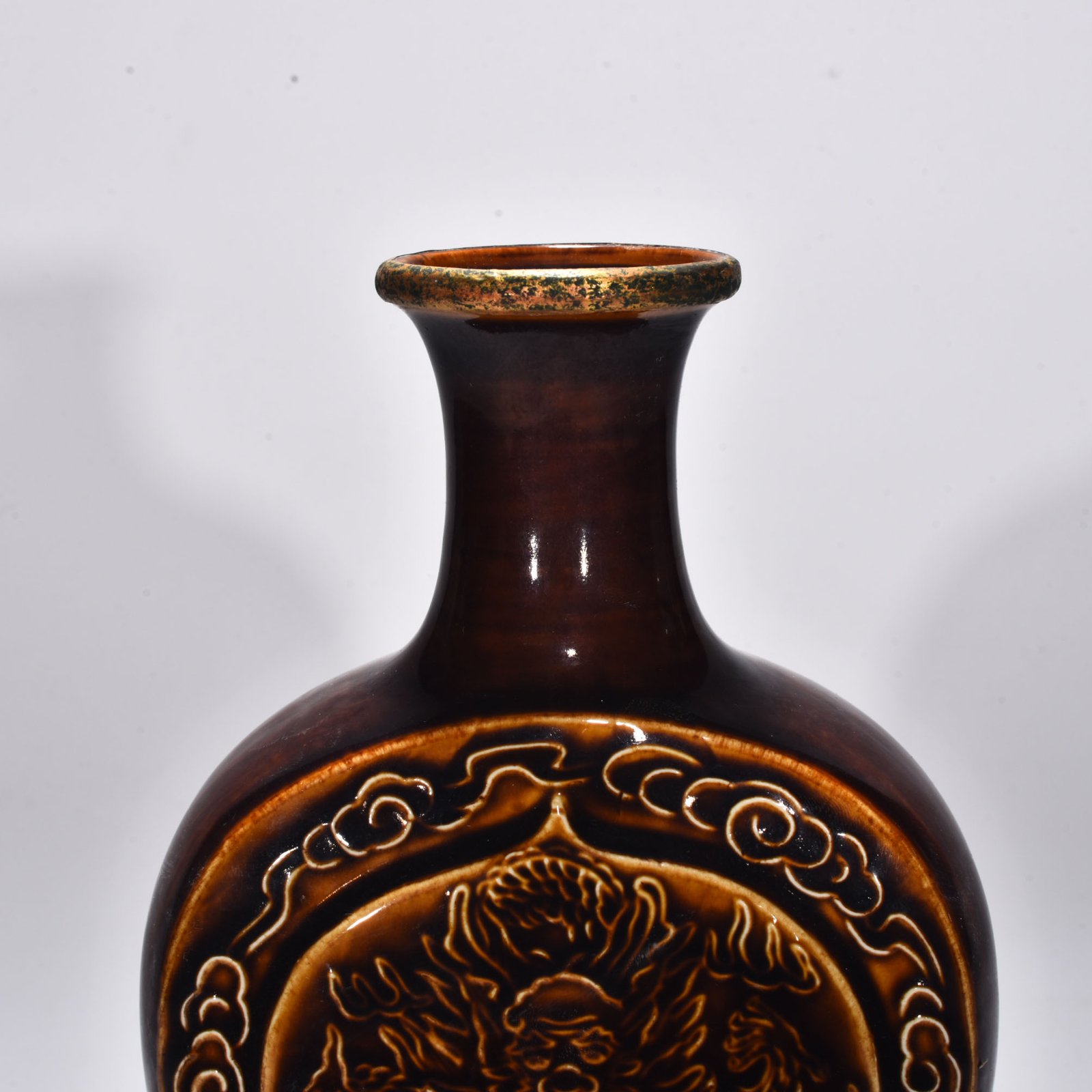 Song Dynasty official Ziding round dragon pattern moon vase