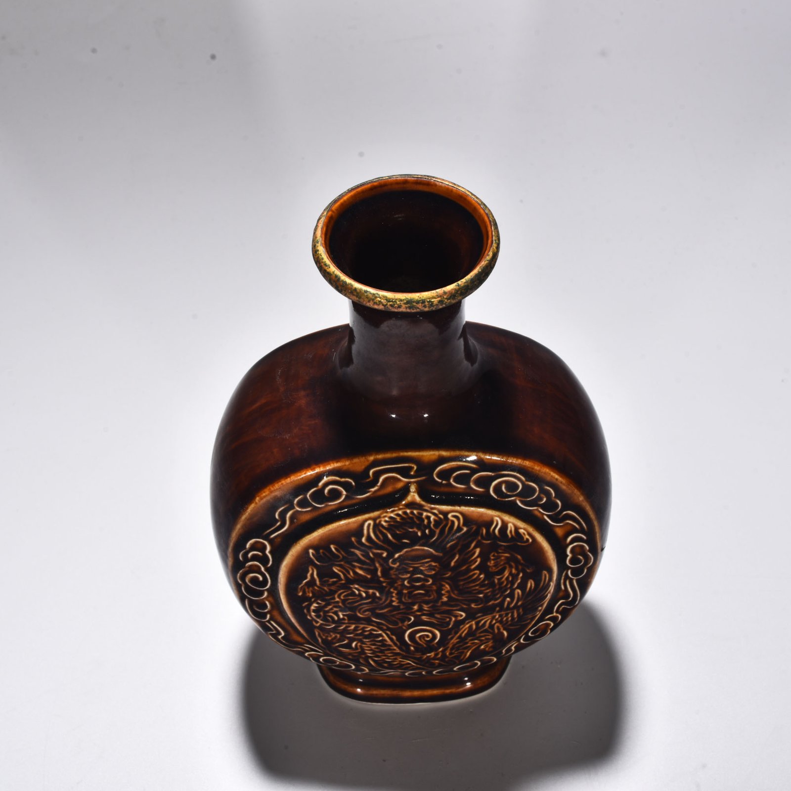 Song Dynasty official Ziding round dragon pattern moon vase
