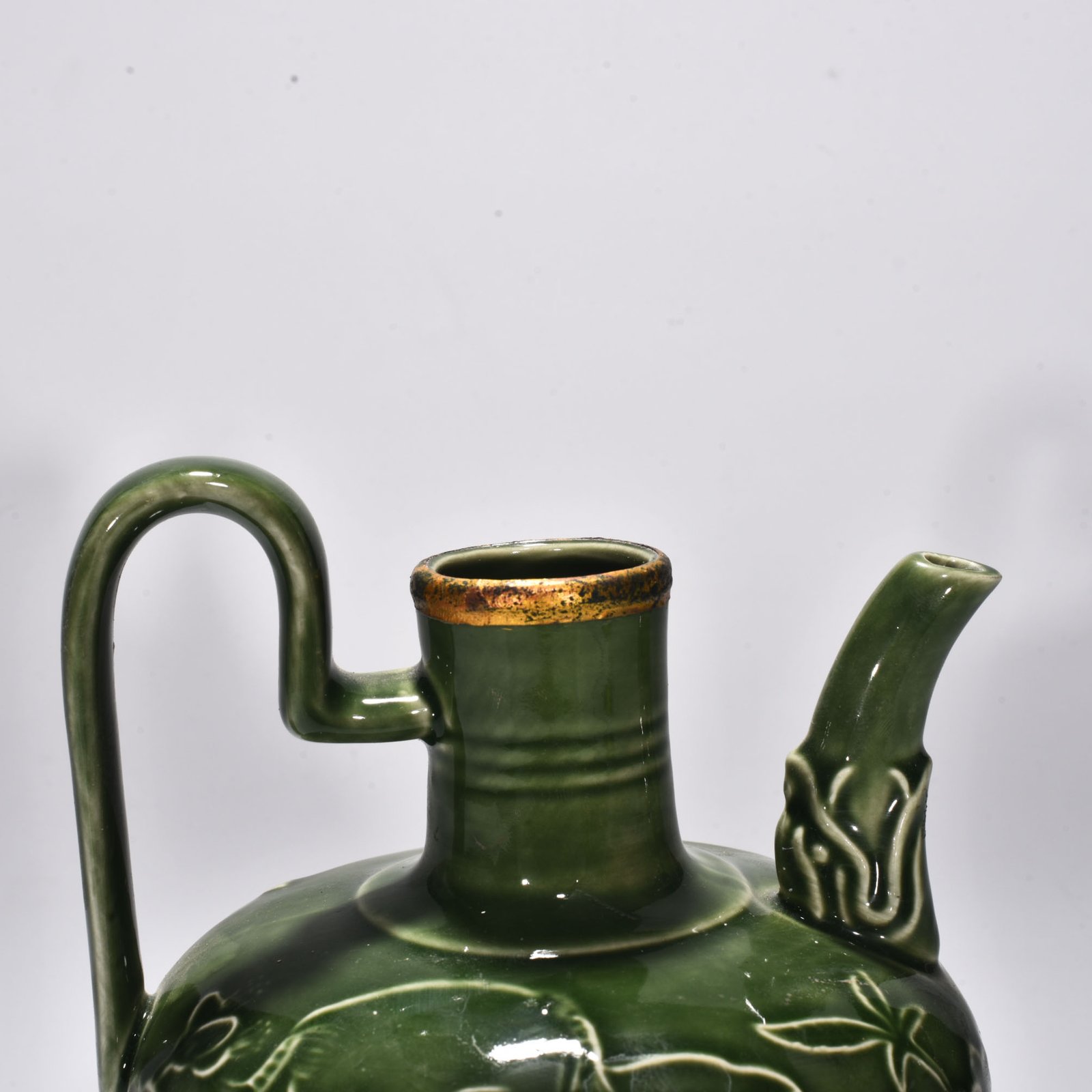 Song Dynasty official green Dingying opera pattern teapot
