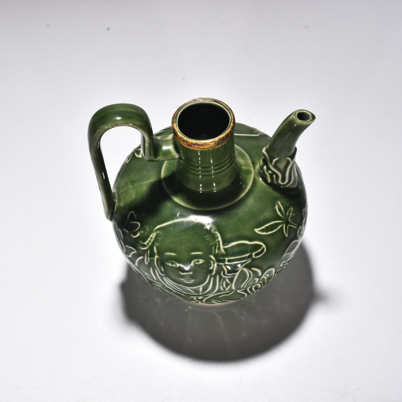 Song Dynasty official green Dingying opera pattern teapot