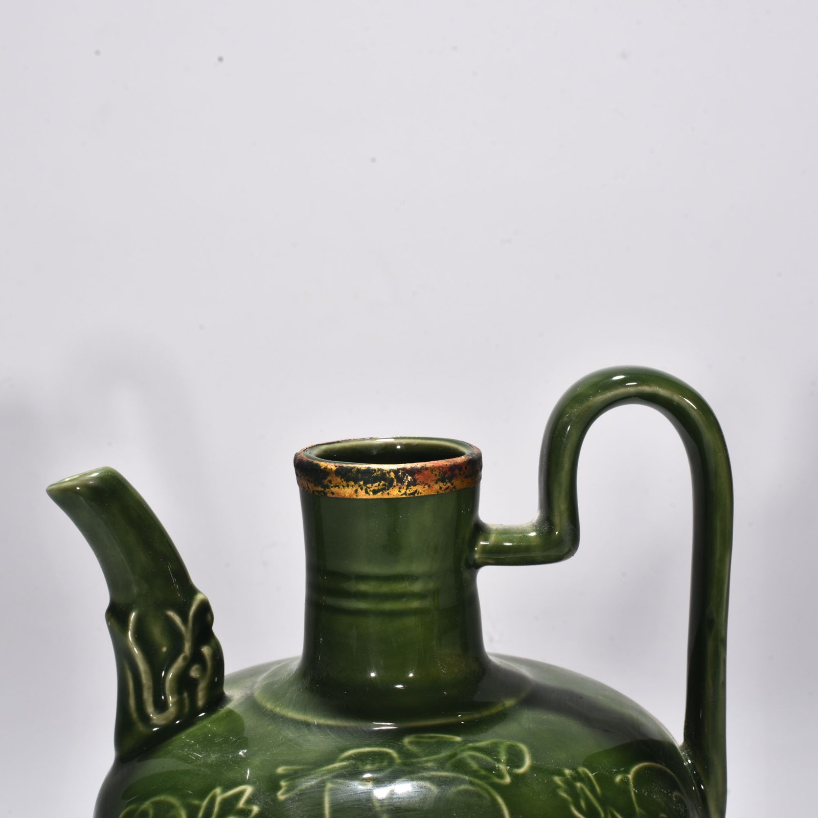 Song Dynasty official Green Dingying Play Pattern Holding Ewer