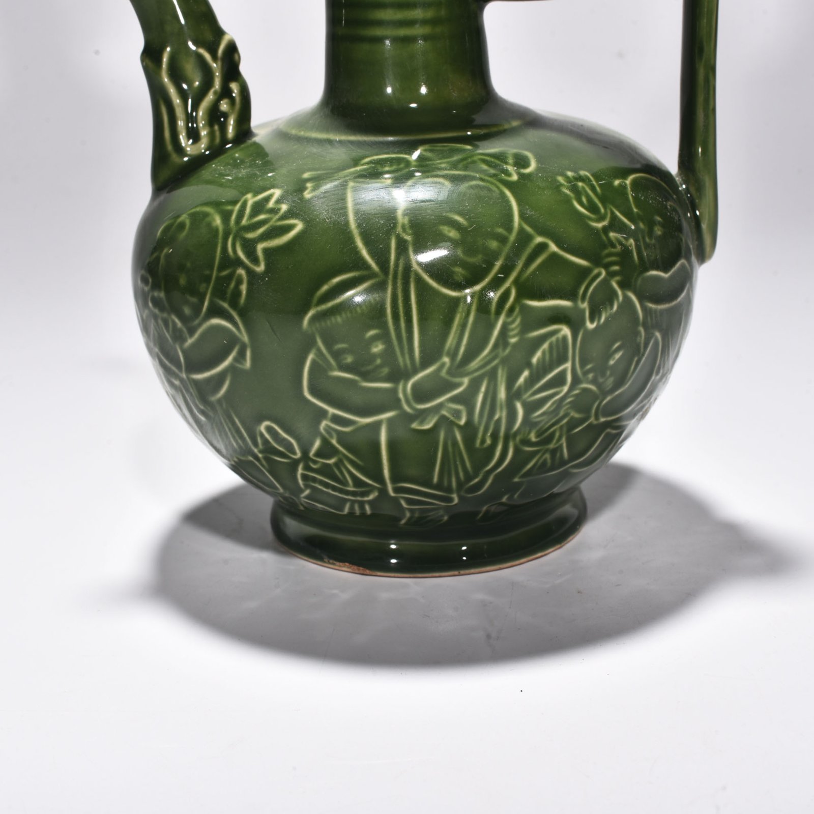 Song Dynasty official Green Dingying Play Pattern Holding Ewer