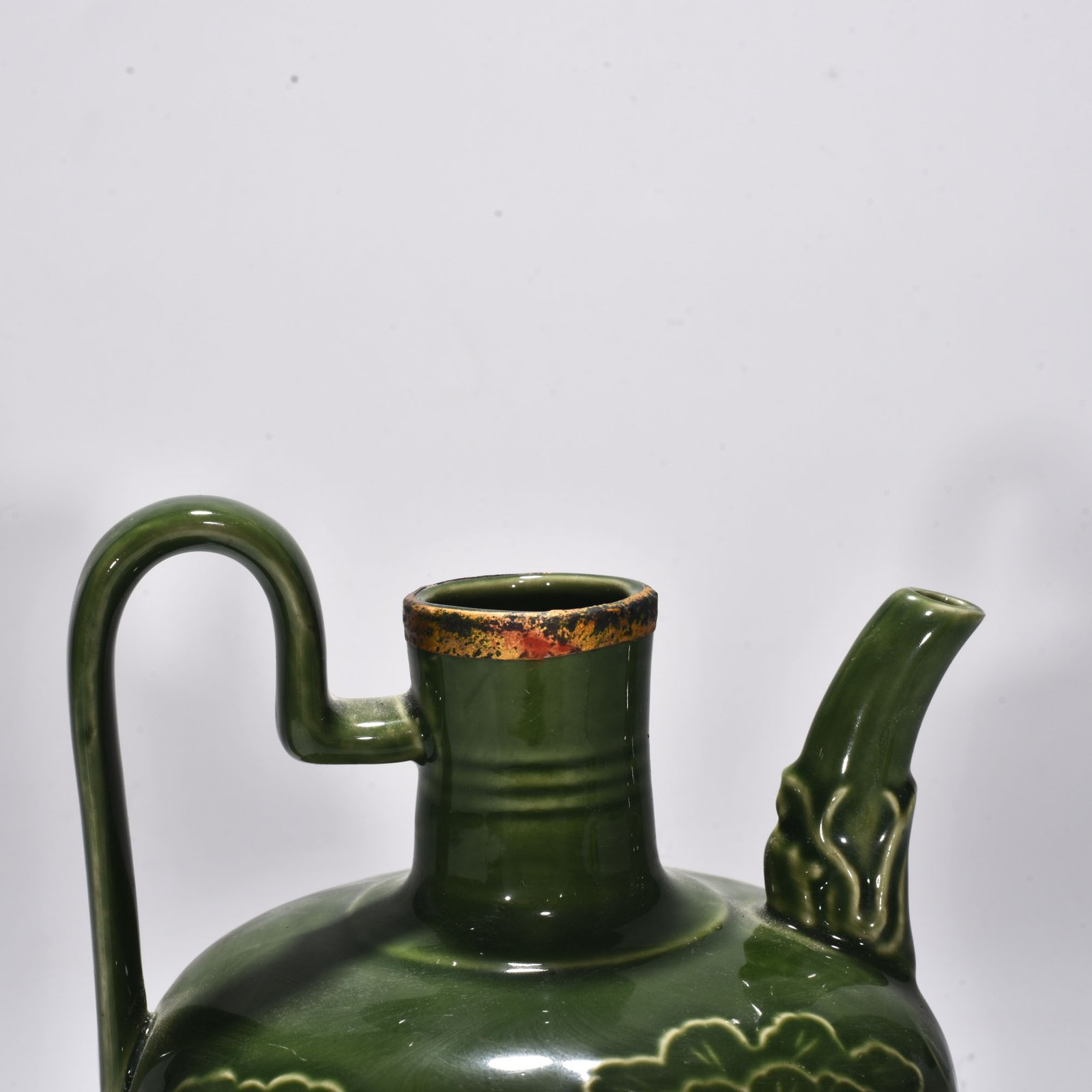 Song Dynasty official Green Dingying Play Pattern Holding Ewer