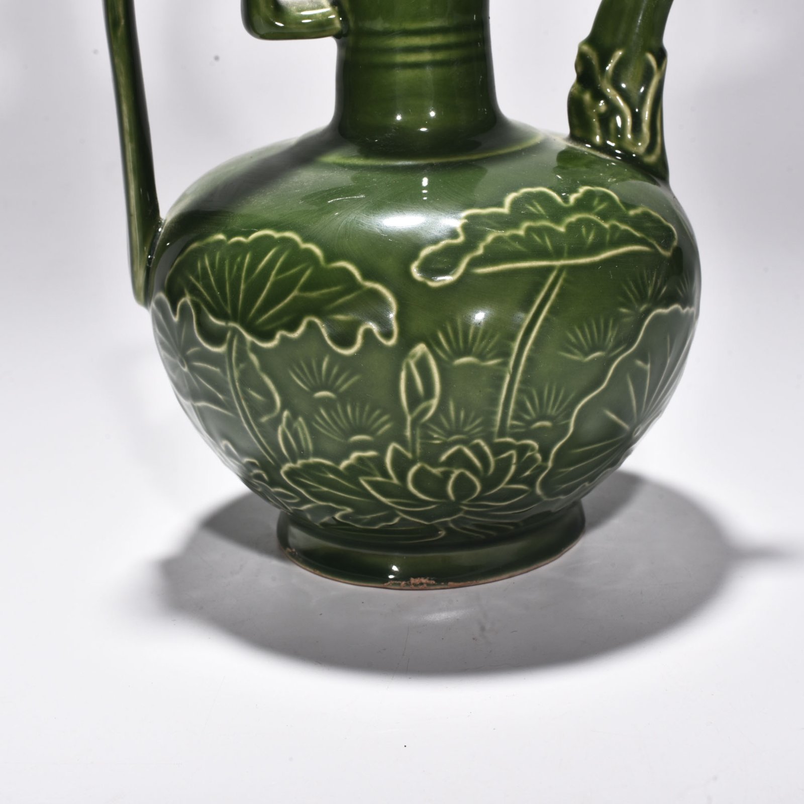 Song Dynasty official Green Dingying Play Pattern Holding Ewer