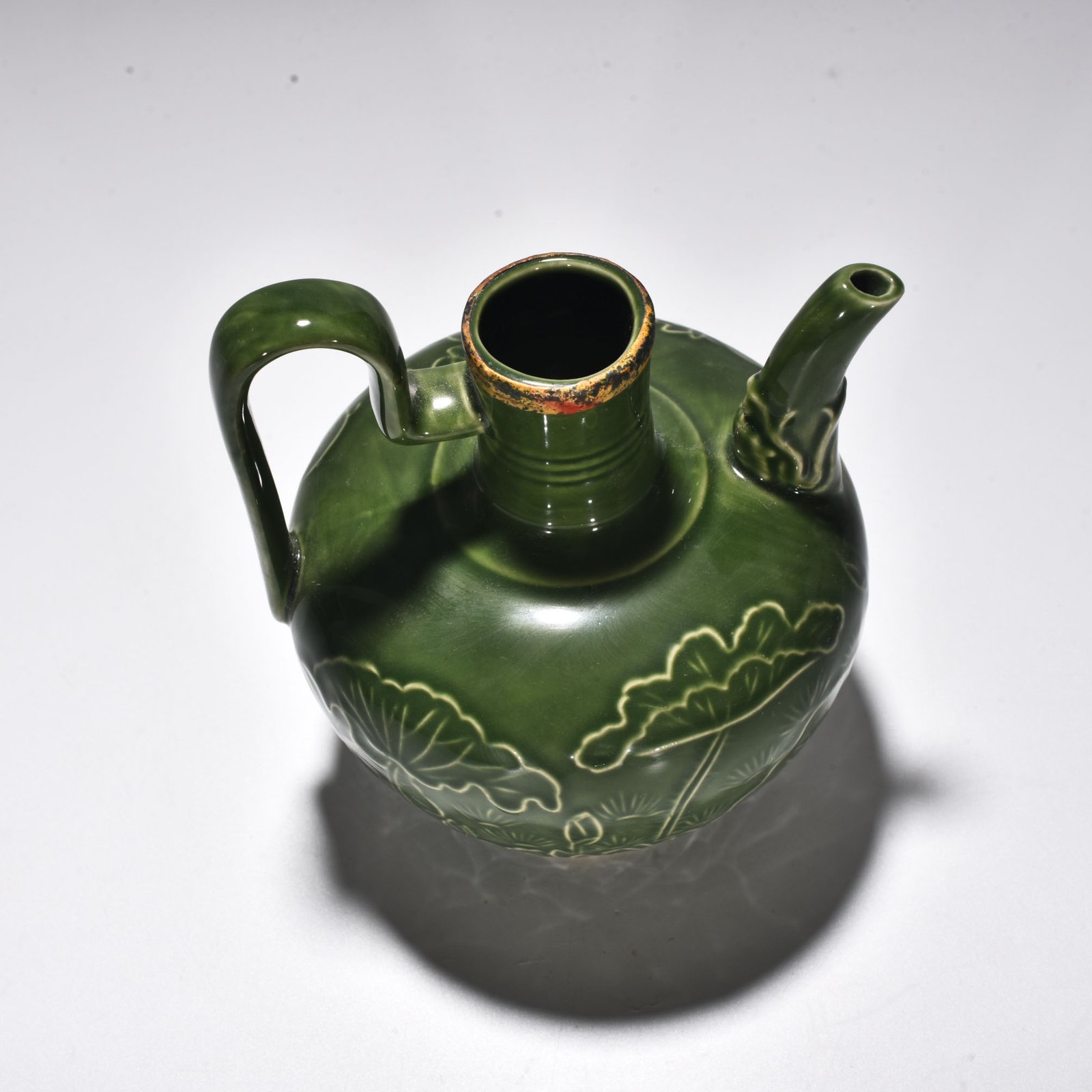 Song Dynasty official Green Dingying Play Pattern Holding Ewer