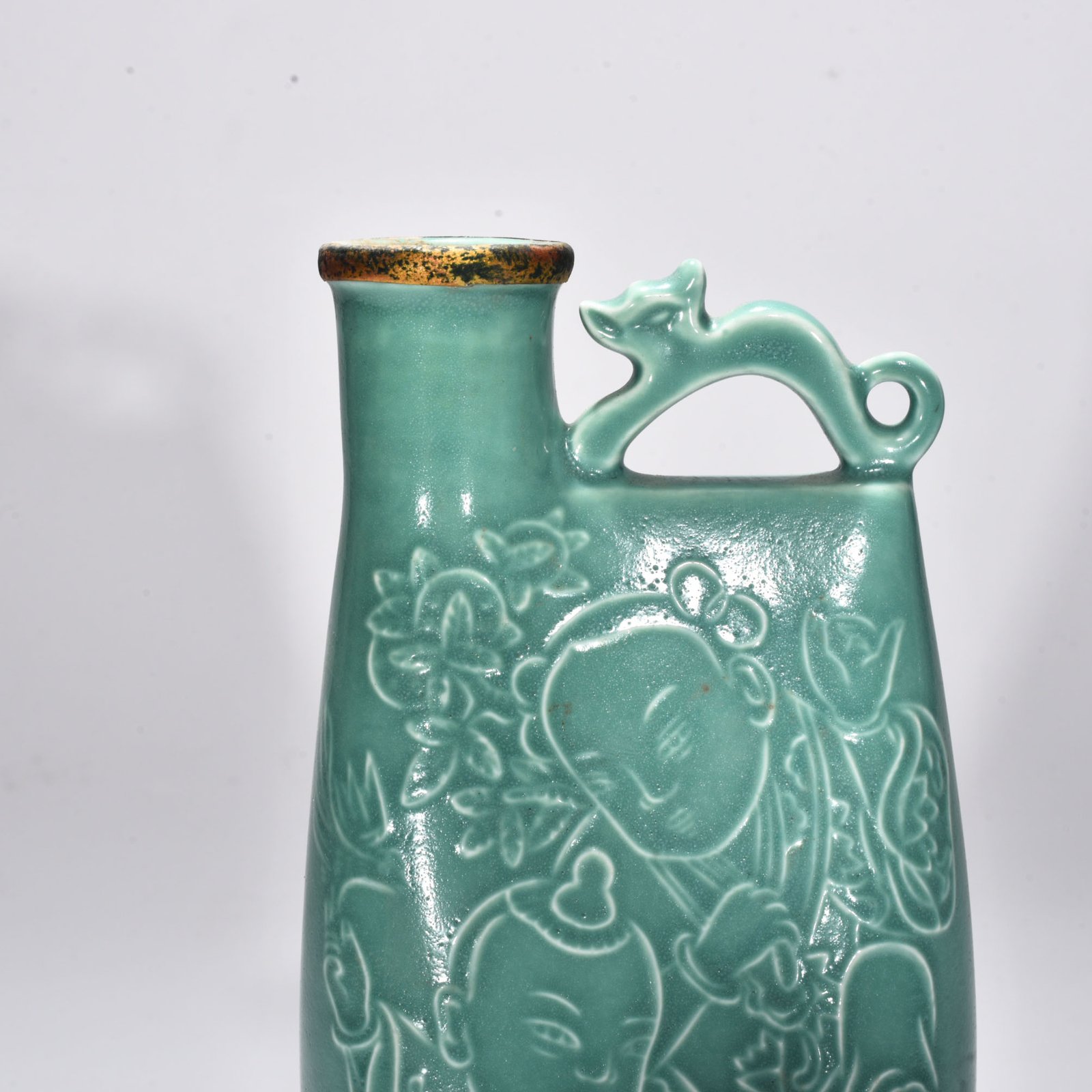 Song Dynasty official green Dingying play pattern leather bag flat pot