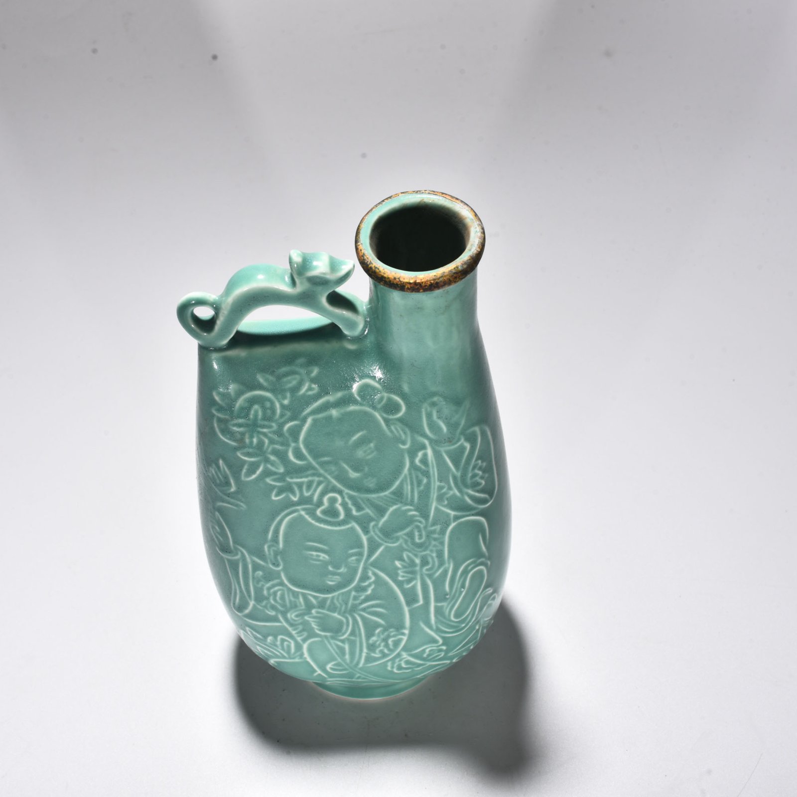 Song Dynasty official green Dingying play pattern leather bag flat pot