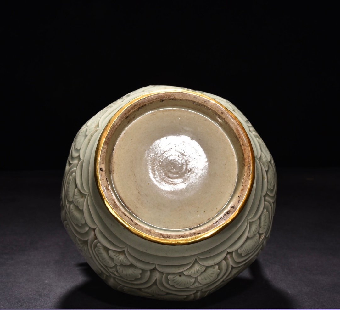 Song Dynasty Yaozhou kiln colorful carved eight sided pot