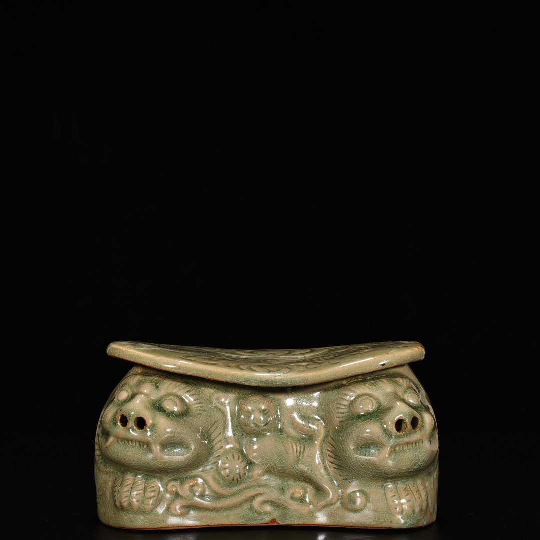 Song Dynasty Yaozhou kiln celadon lion pillow with carved flower pattern