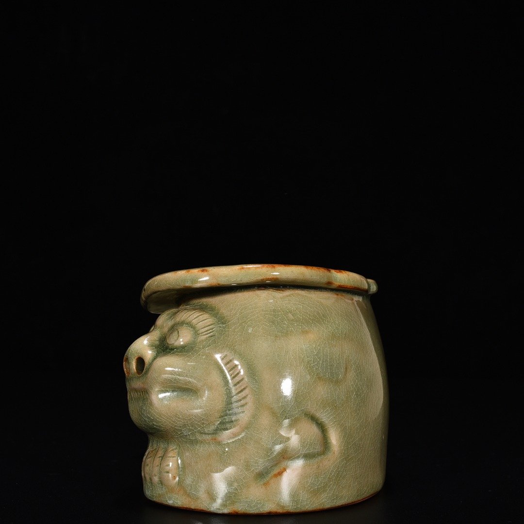 Song Dynasty Yaozhou kiln celadon lion pillow with carved flower pattern