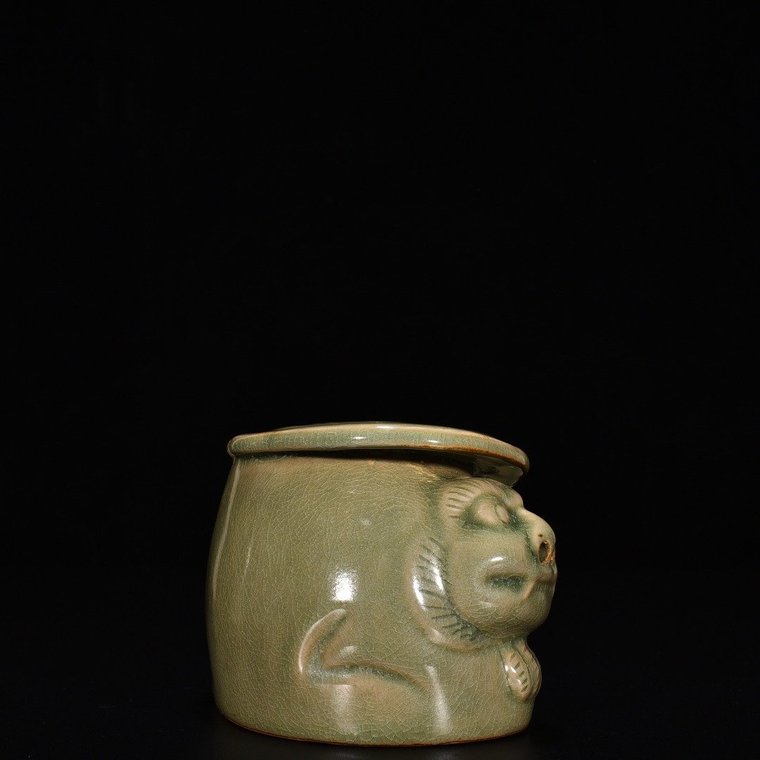 Song Dynasty Yaozhou kiln celadon lion pillow with carved flower pattern
