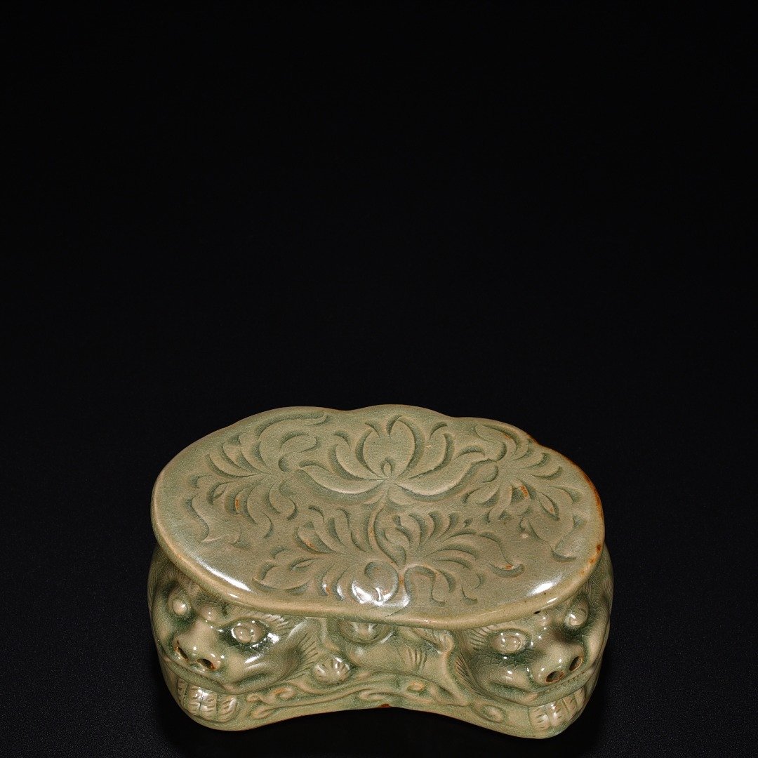 Song Dynasty Yaozhou kiln celadon lion pillow with carved flower pattern