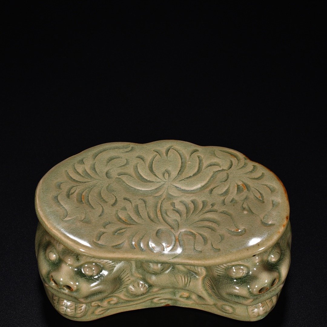 Song Dynasty Yaozhou kiln celadon lion pillow with carved flower pattern