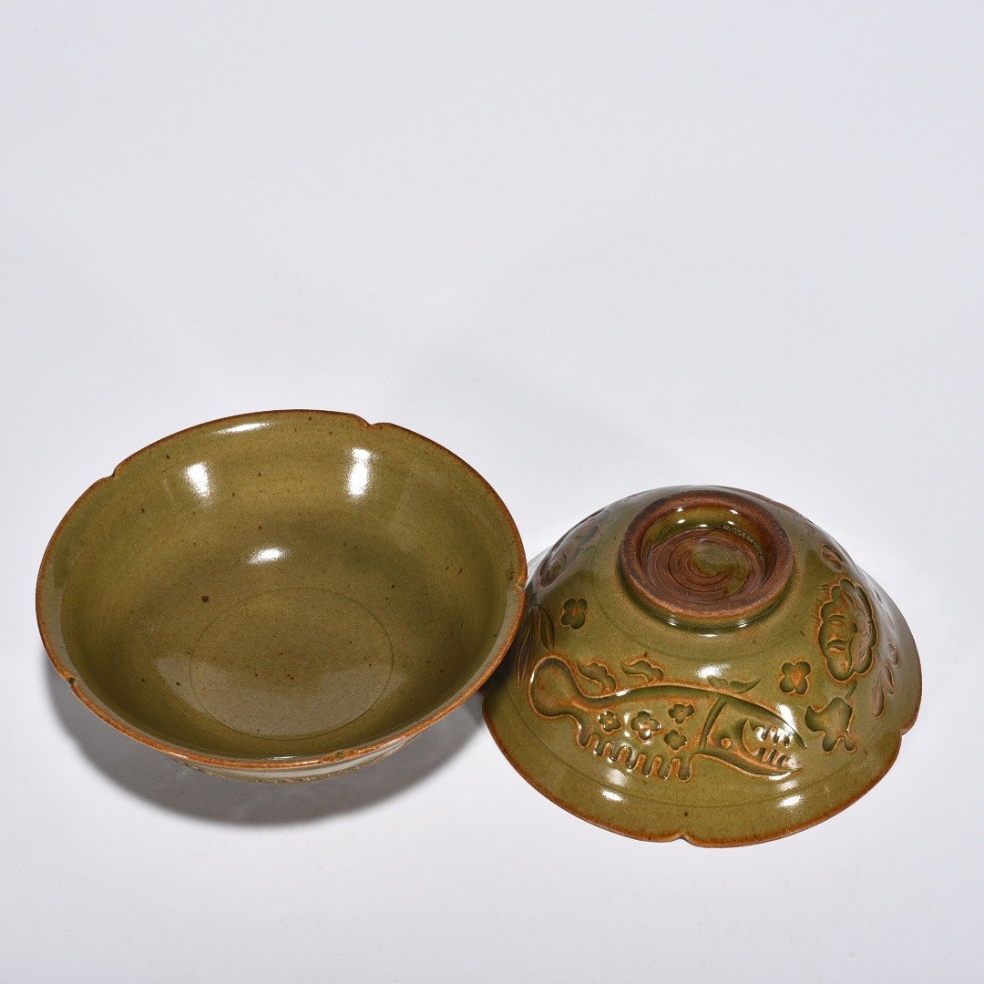 Song Dynasty Yaozhou kiln celadon cup with deep fish and algae pattern
