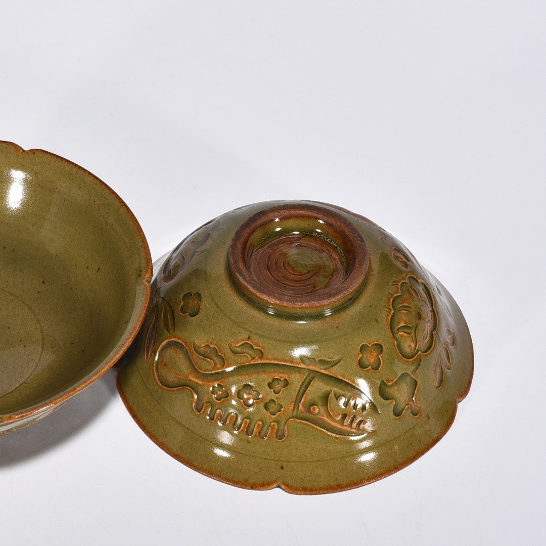 Song Dynasty Yaozhou kiln celadon cup with deep fish and algae pattern