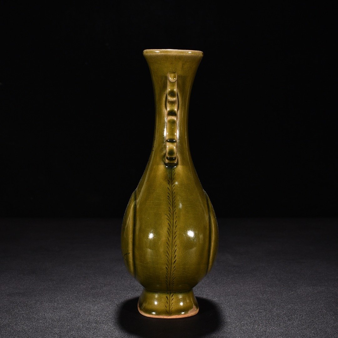Song Dynasty Yue kiln celadon double eared flat vase