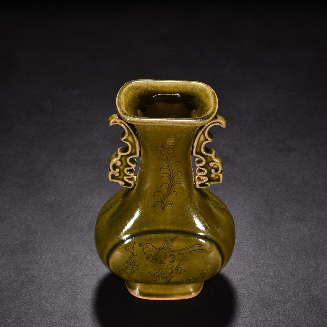 Song Dynasty Yue kiln celadon double eared flat vase