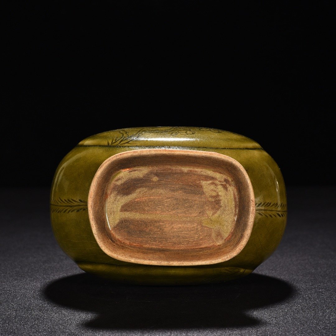 Song Dynasty Yue kiln celadon double eared flat vase