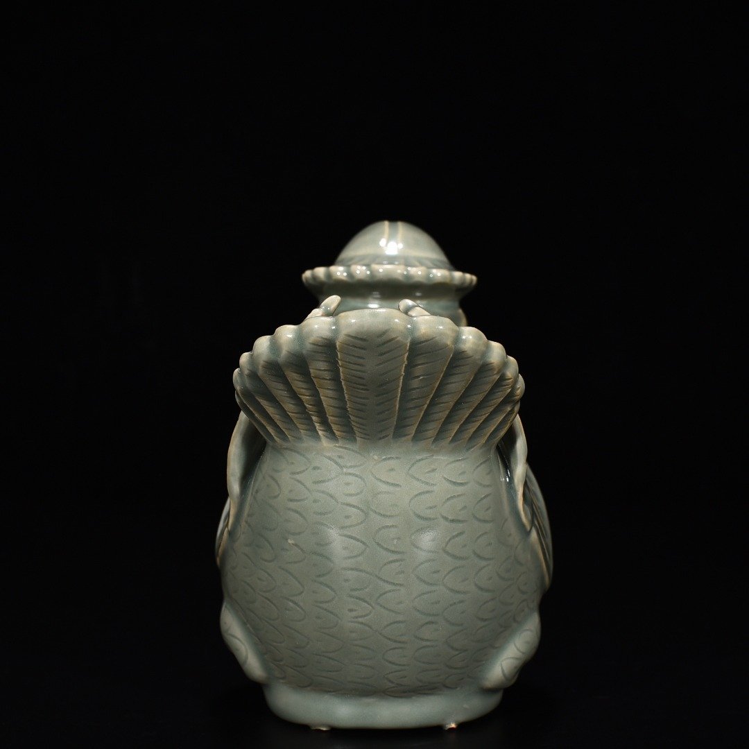 Song Dynasty Yue kiln celadon duck shaped water bowl