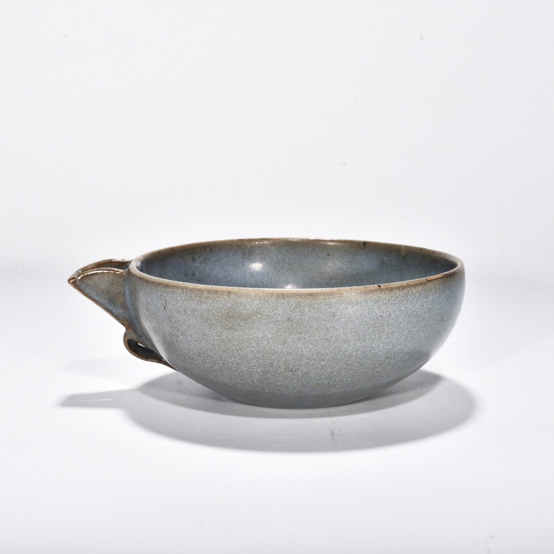 Song Dynasty Jun kiln sky blue glaze bowl