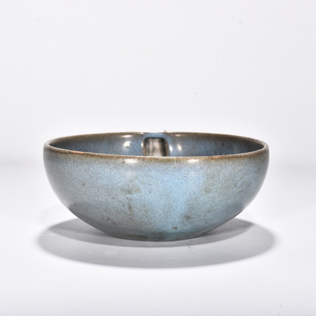 Song Dynasty Jun kiln sky blue glaze bowl