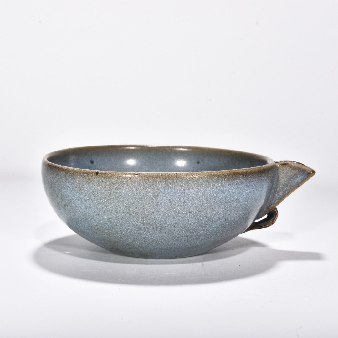 Song Dynasty Jun kiln sky blue glaze bowl
