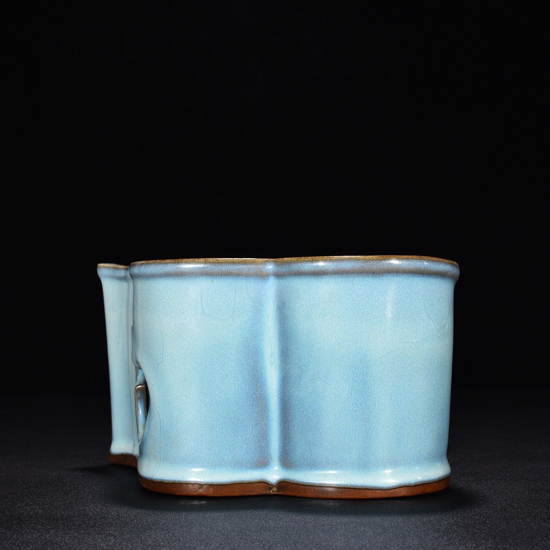 Song Dynasty Jun kiln azure glaze chicken heart pillow