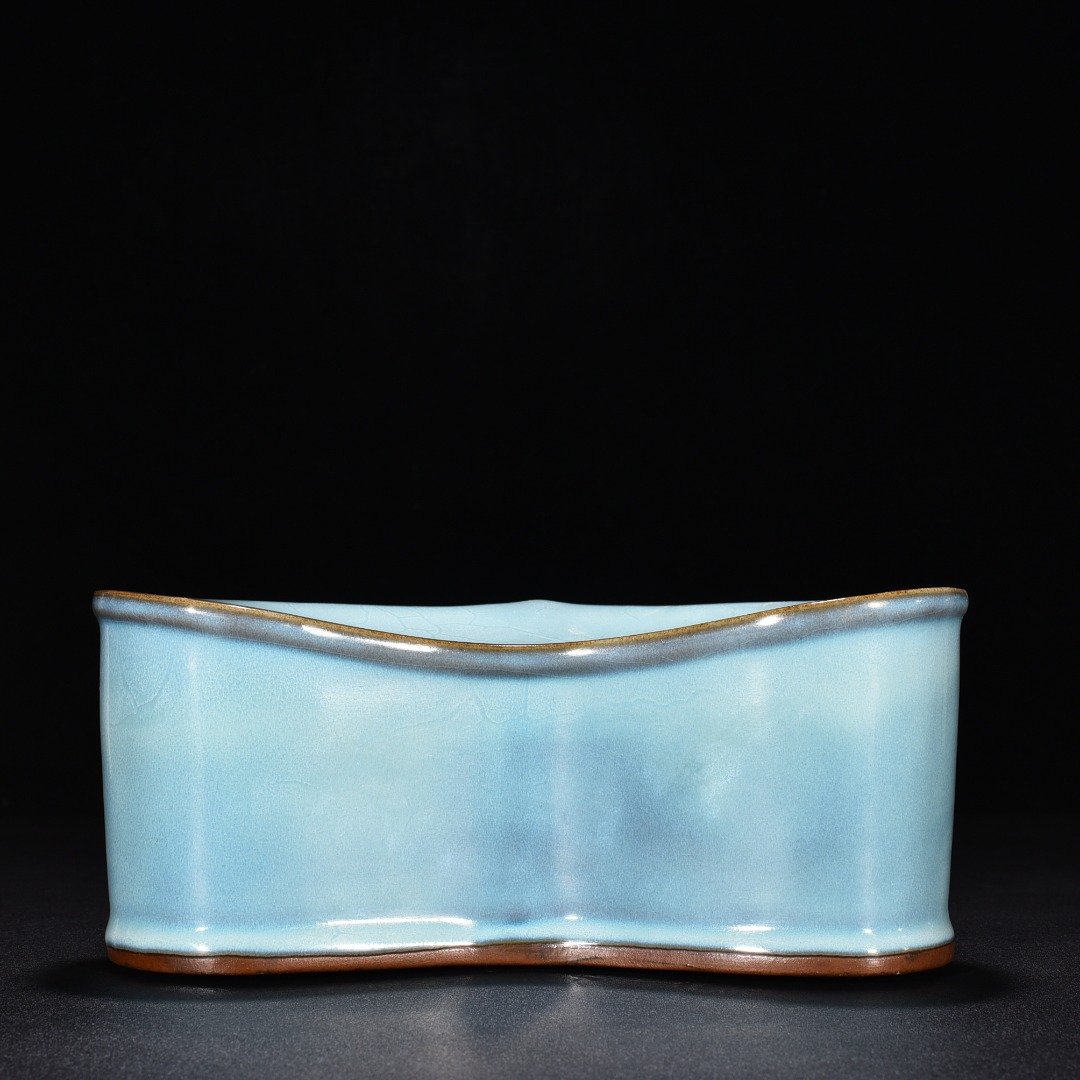 Song Dynasty Jun kiln azure glaze chicken heart pillow