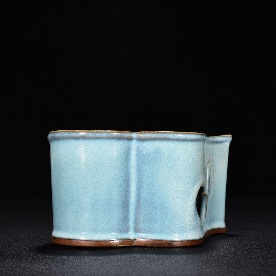 Song Dynasty Jun kiln azure glaze chicken heart pillow