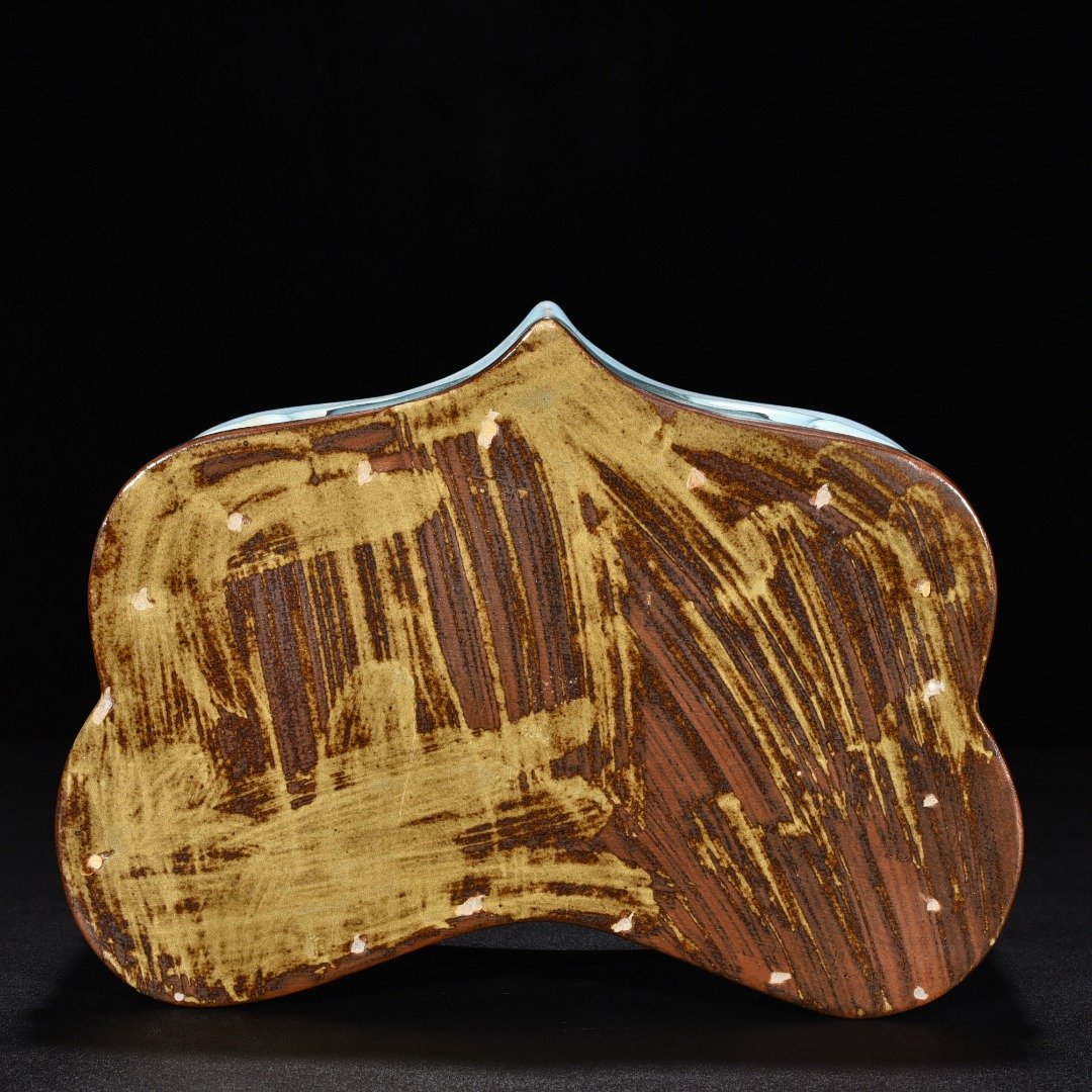 Song Dynasty Jun kiln azure glaze chicken heart pillow