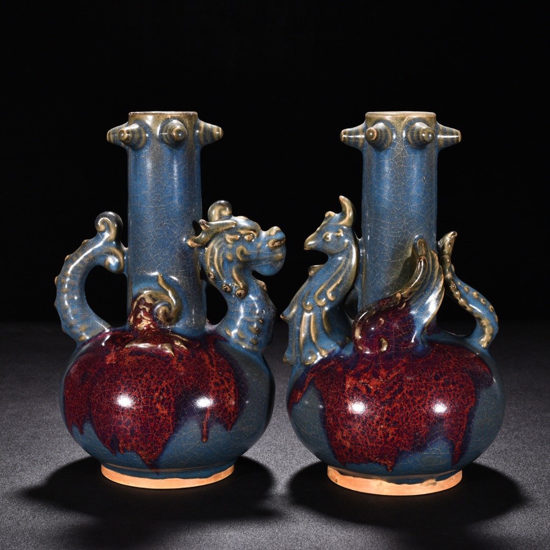 Song Dynasty Jun kiln obsidian rose red glaze dragon and phoenix vase
