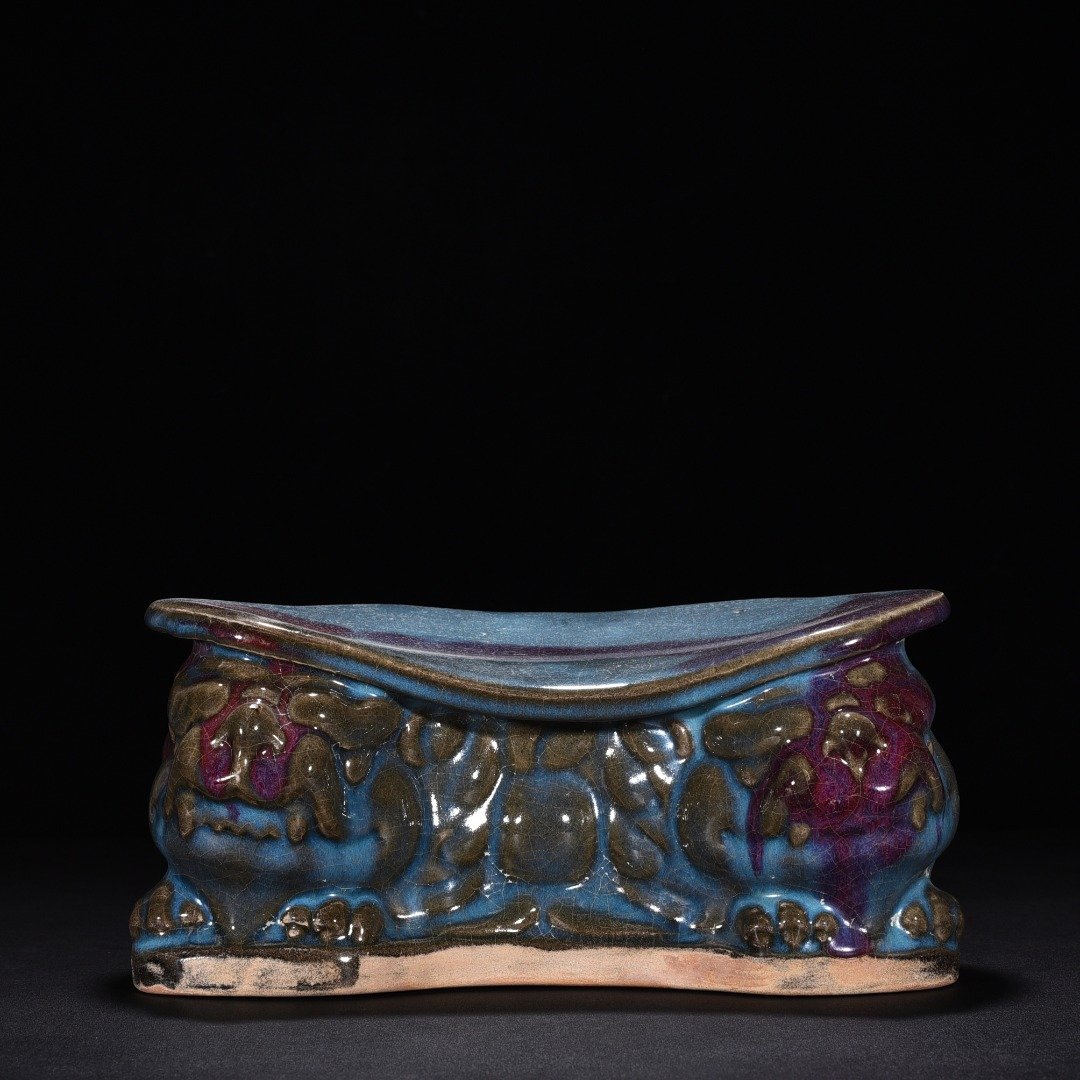 Song Dynasty Jun kiln rose purple glaze lion pillow