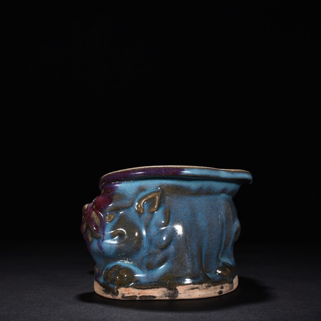 Song Dynasty Jun kiln rose purple glaze lion pillow