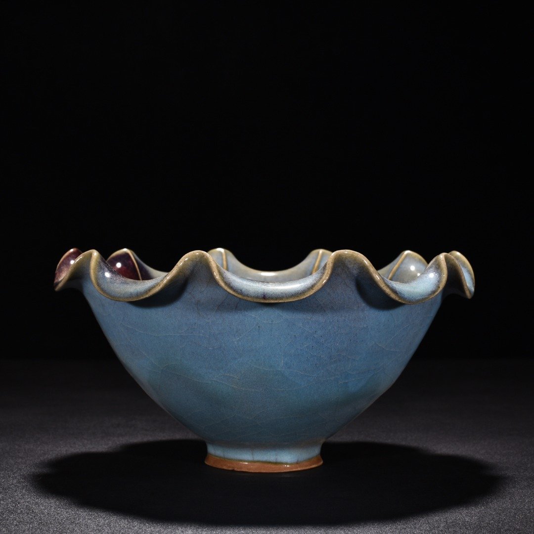 Song Dynasty Jun kiln blue glaze flower mouth bowl