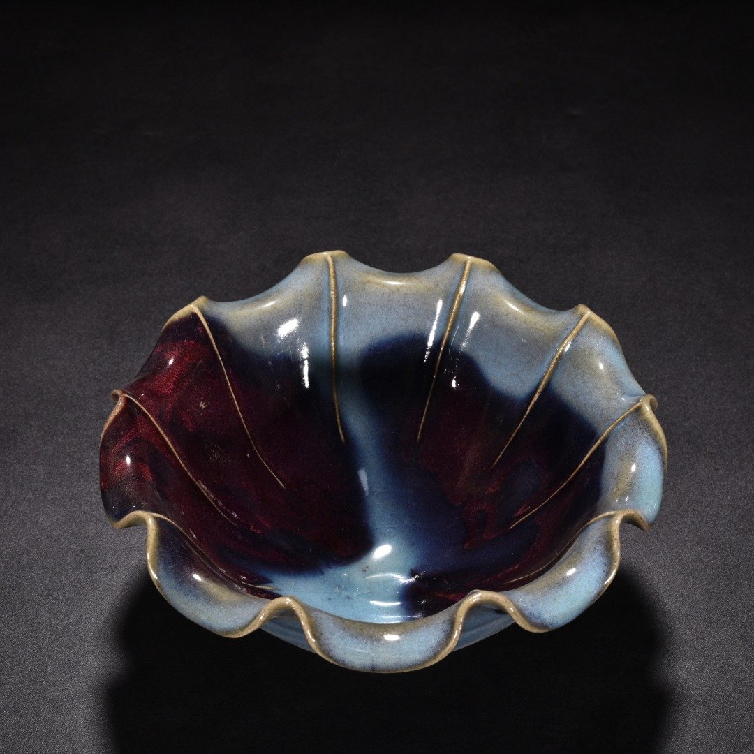Song Dynasty Jun kiln blue glaze flower mouth bowl
