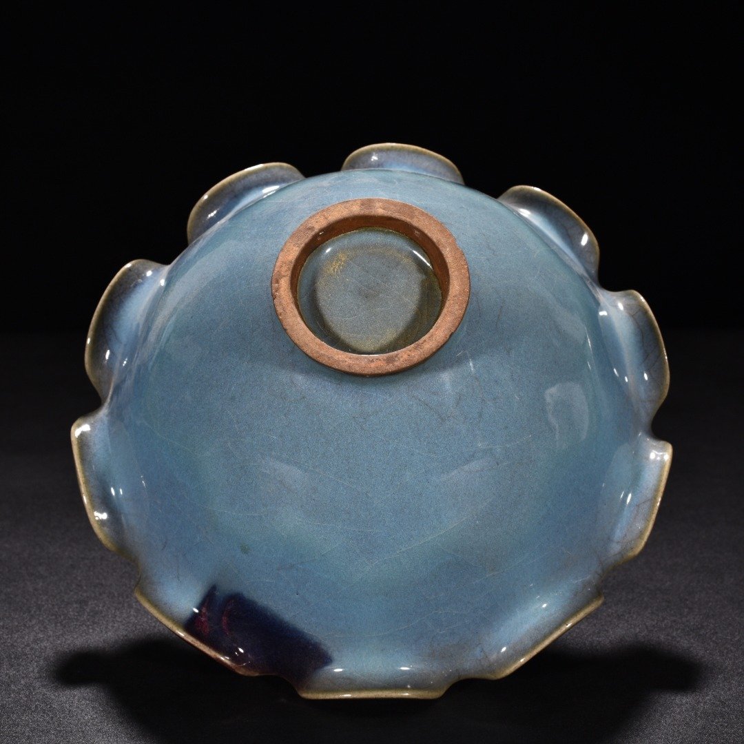 Song Dynasty Jun kiln blue glaze flower mouth bowl