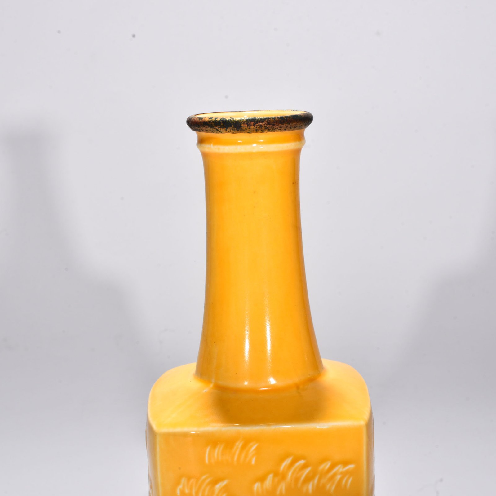 Song Dynasty official rabbit pattern square vase