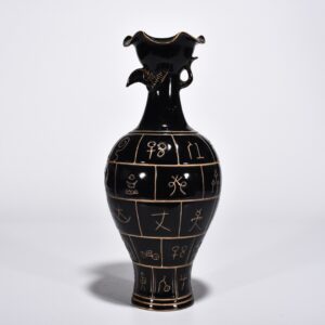 Song Dynasty Heiding oracle bone eagle head vase