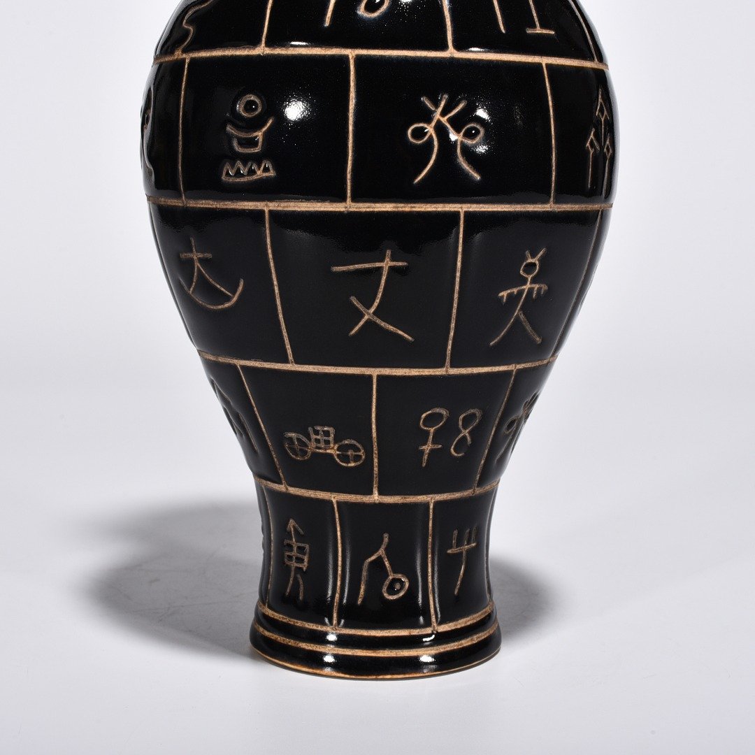 Song Dynasty Heiding oracle bone eagle head vase