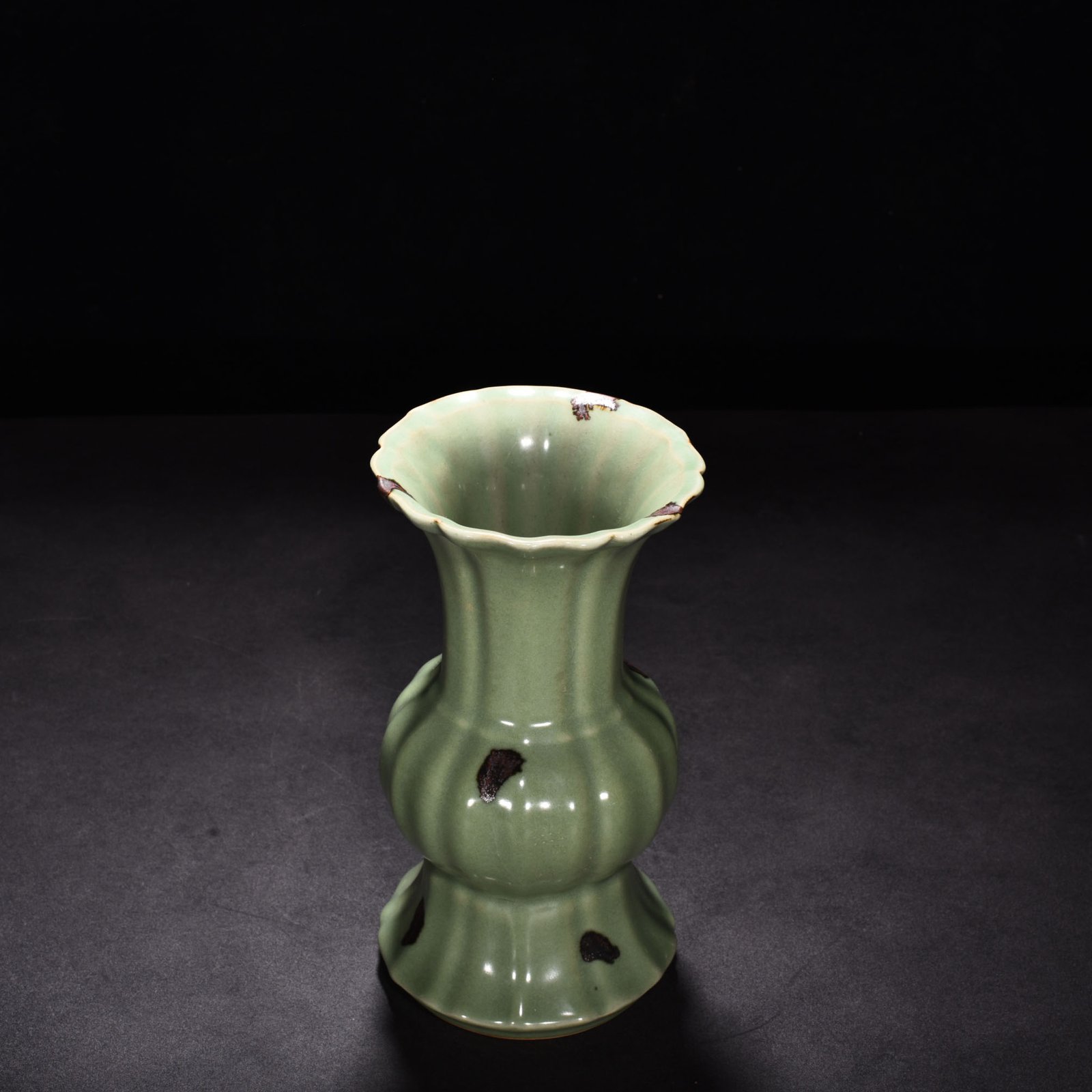 Song Dynasty kiln plum celadon glaze dotted flower goblet