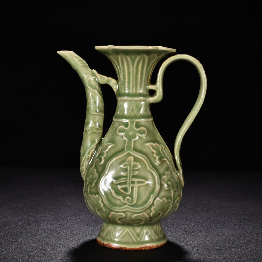 Song Dynasty kiln plum celadon ewer