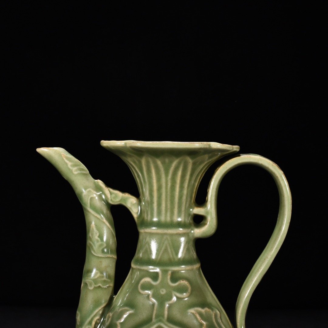 Song Dynasty kiln plum celadon ewer
