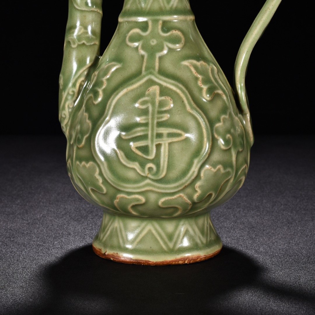 Song Dynasty kiln plum celadon ewer