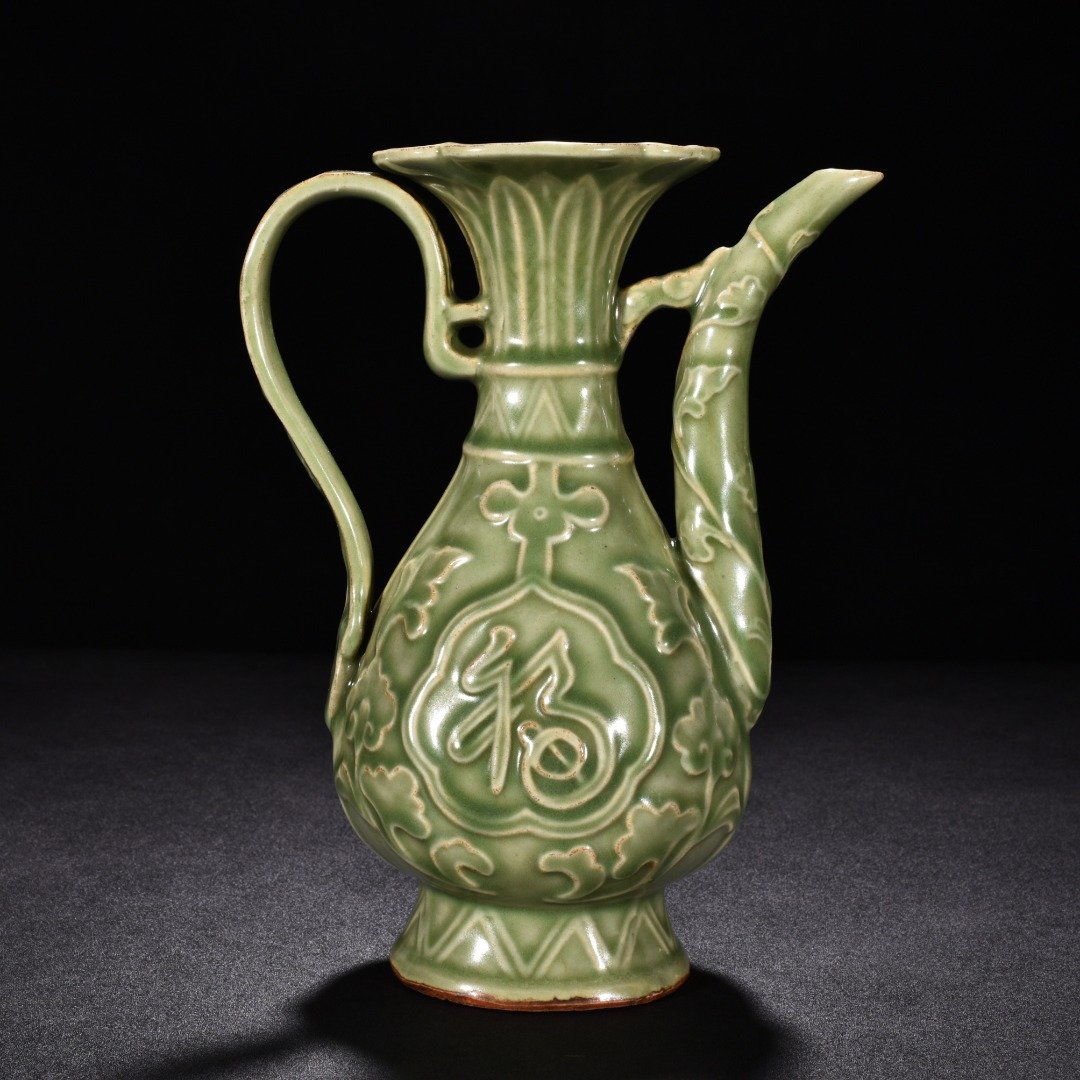 Song Dynasty kiln plum celadon ewer