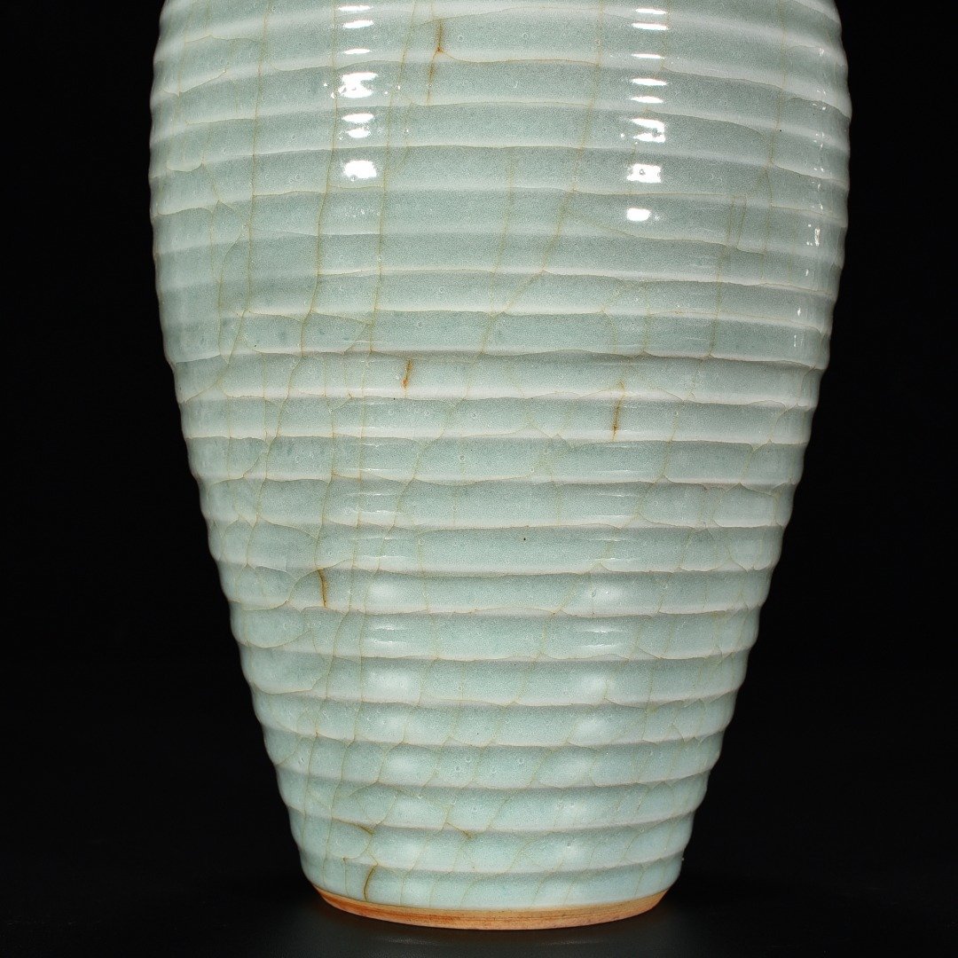 Song Dynasty kiln pink celadon glazed plum vase with string pattern