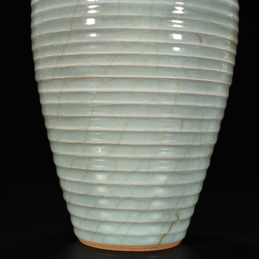 Song Dynasty kiln pink celadon glazed plum vase with string pattern