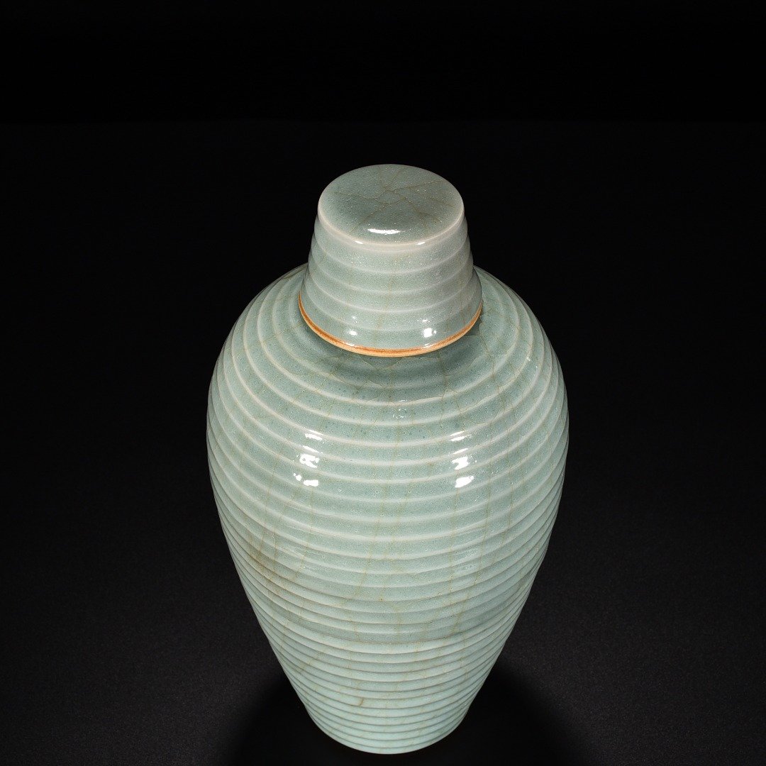 Song Dynasty kiln pink celadon glazed plum vase with string pattern