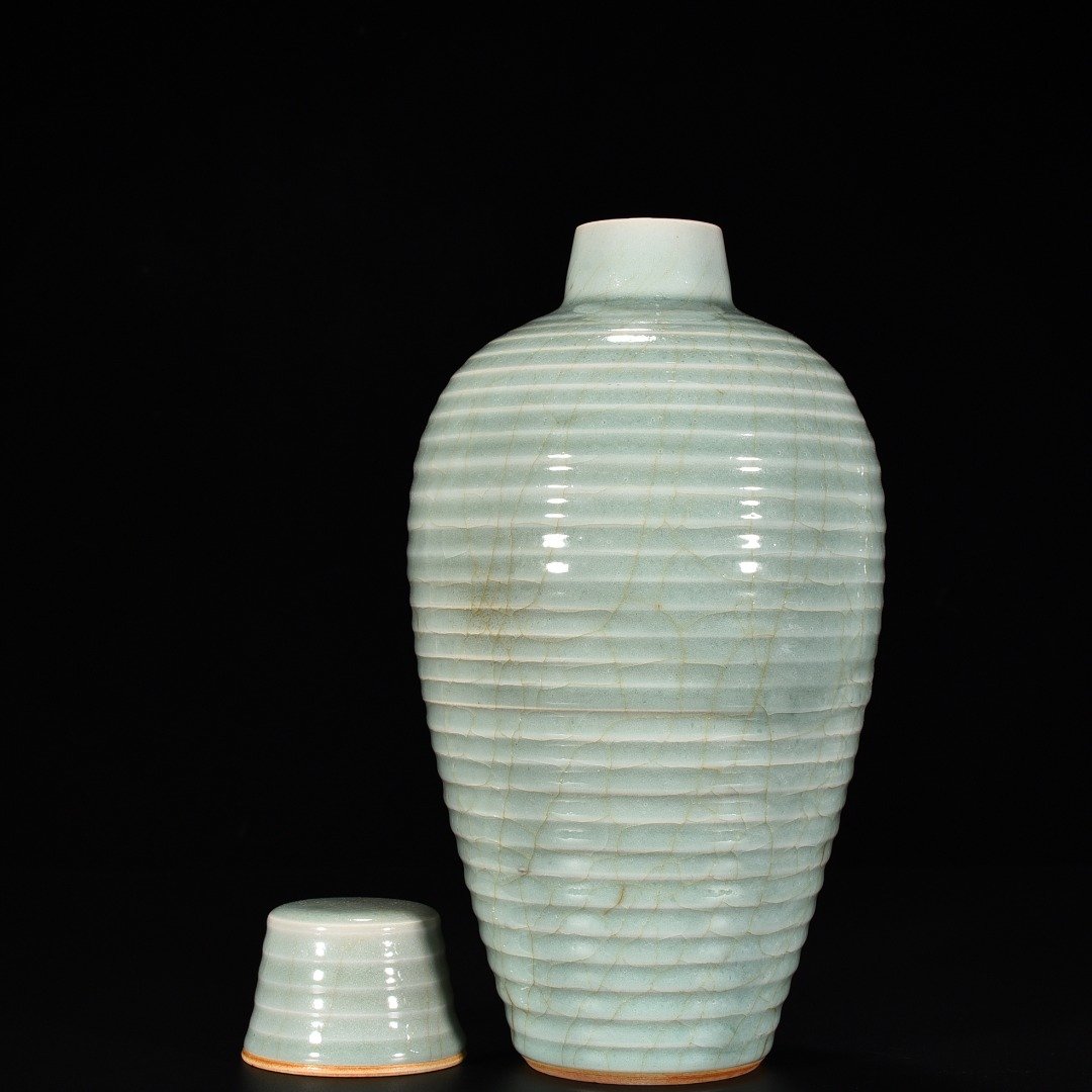 Song Dynasty kiln pink celadon glazed plum vase with string pattern
