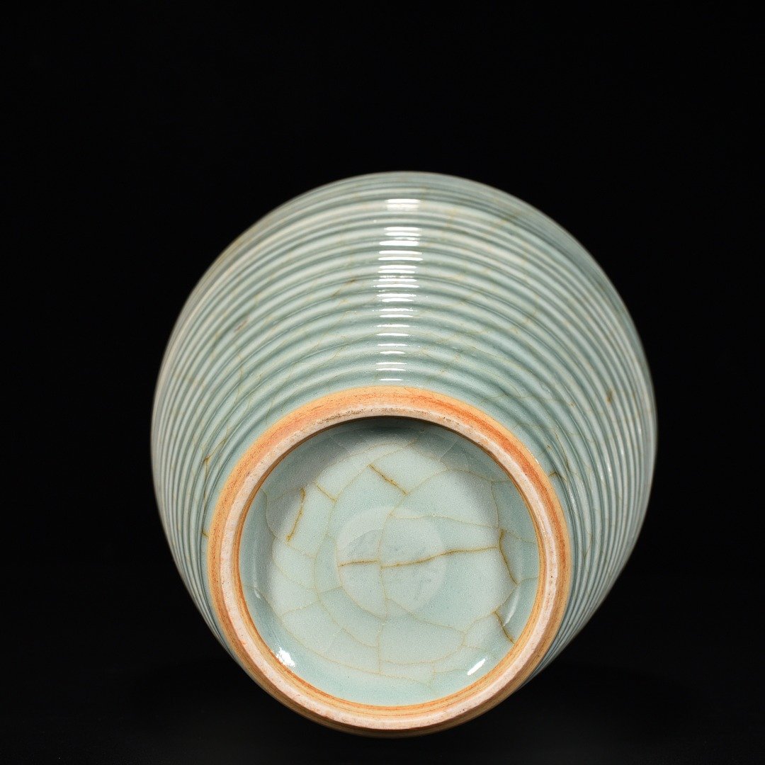 Song Dynasty kiln pink celadon glazed plum vase with string pattern