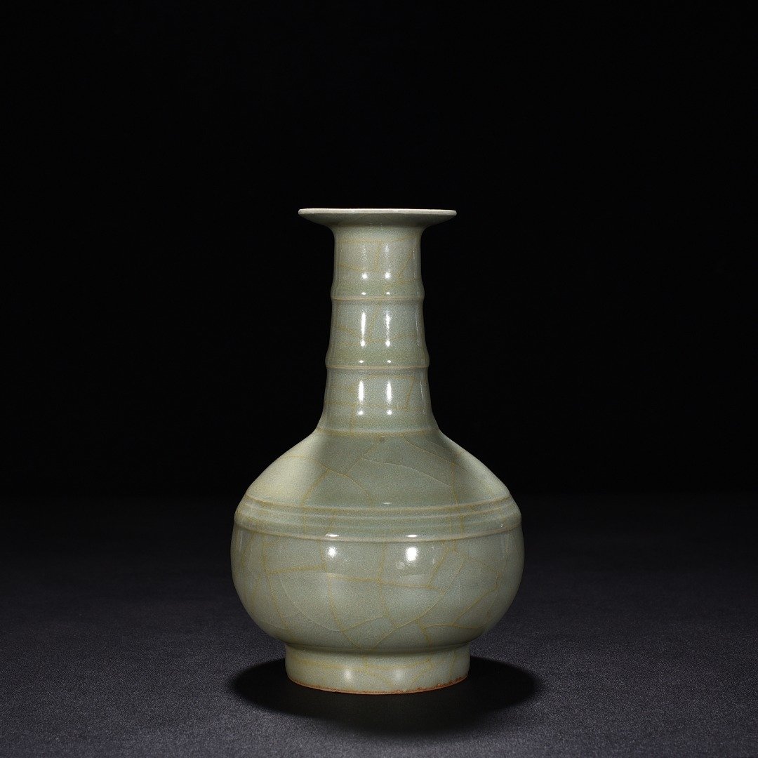 Song Dynasty kiln pink celadon glaze dazzling pattern bottle